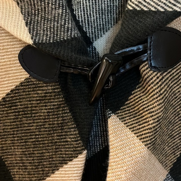 Sonoma black/ white/ tan double layered poncho. Size One size - Picture 4 of 10